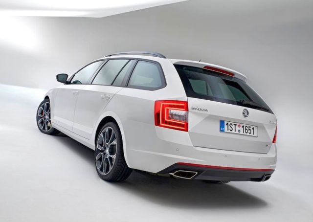 2015_SKODA_OCTAVIA_VRS_COMBI_sw_rear_pic-8