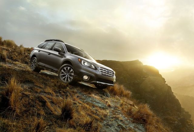 2015_SUBARU_OUTBACK_front_pic-3