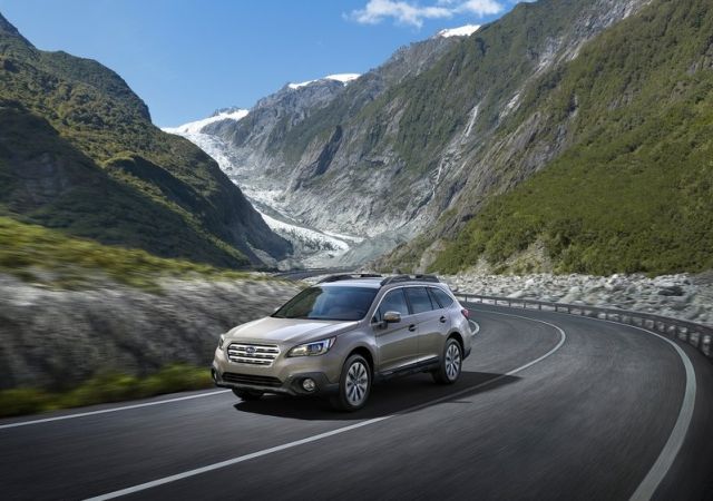 2015_SUBARU_OUTBACK_front_pic-5