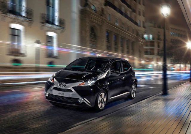 2015_TOYOTA_AYGO_front_pic-13