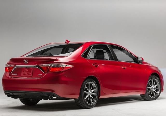 2015_TOYOTA_CAMRY_pic-2