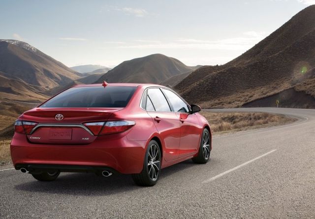 2015_TOYOTA_CAMRY_pic-4