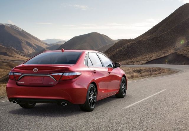 2015_TOYOTA_CAMRY_pic-4