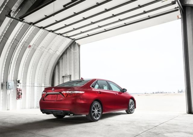 2015_TOYOTA_CAMRY_pic-5