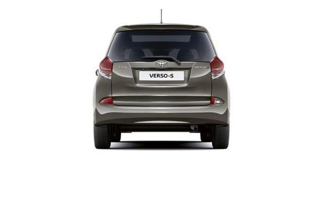 2015_TOYOTA_VERSO-S_rear_pic-4