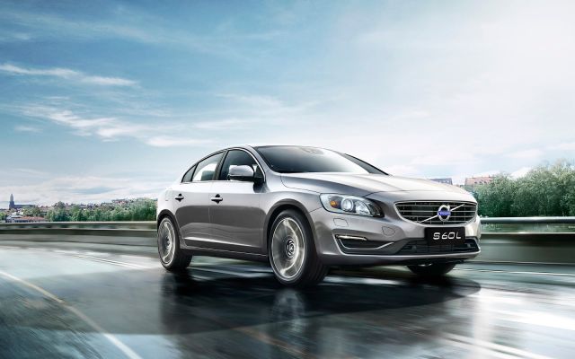 2015_VOLVO_S60L_pic-5