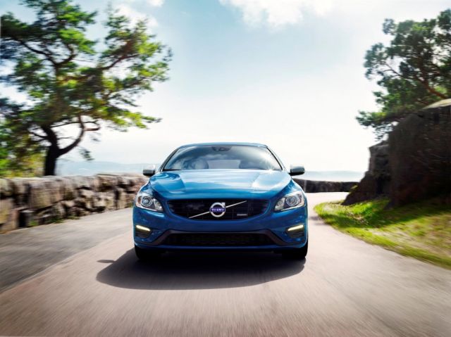 2015 VOLVO V60 PLUG-IN HYBRID R-Design