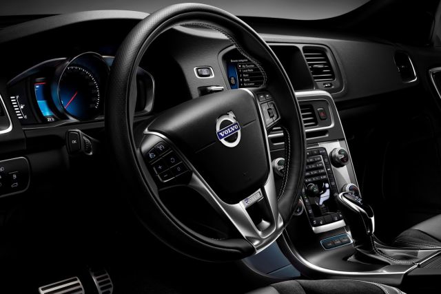 2015 VOLVO V60 PLUG-IN HYBRID R-Design