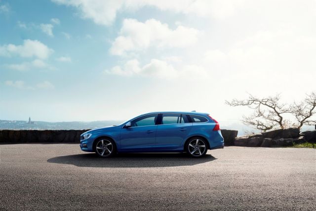 2015 VOLVO V60 PLUG-IN HYBRID R-Design