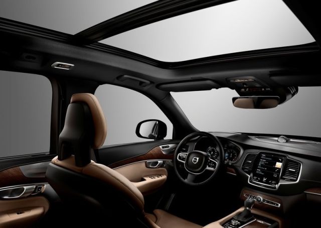 2015_VOLVO_XC90_pic-11