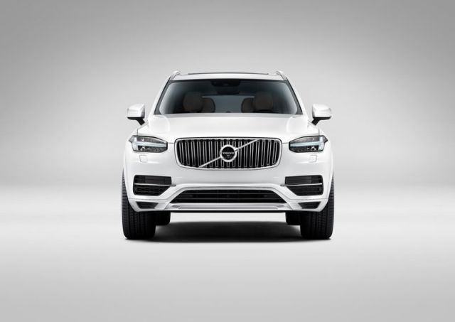 2015_VOLVO_XC90_pic-6