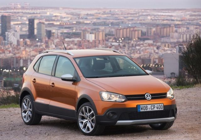 2015_VW_CROSSPOLO_front_pic-4