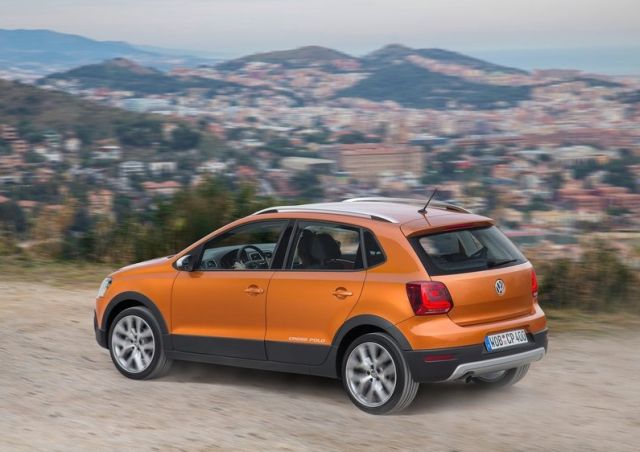 2015_VW_CROSSPOLO_rear_pic-7