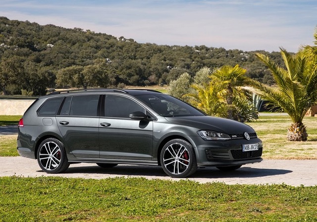 2015_VW_GOLF_GTD_VARIANT_pic-3