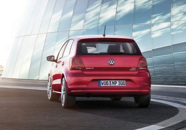 2015_VW_POLO_rear_pic-10