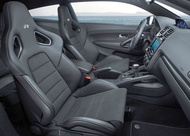 2015_VW_SCIROCCO_R_interior_pic-6