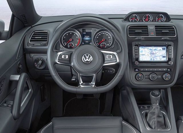 2015_VW_SCIROCCO_steeringwheel_pic-5