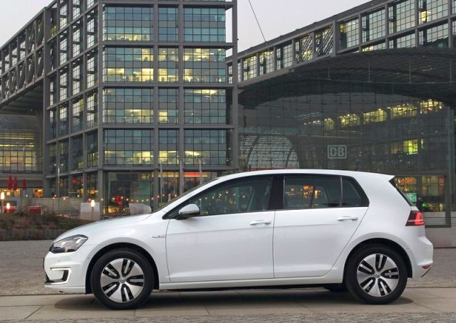 2015_VW_e-GOLF-profile_pic-11