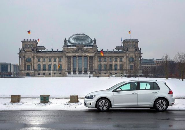 2015_VW_e-GOLF-profile_pic-4