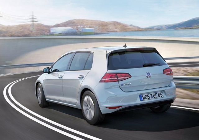 2015_VW_e-GOLF-rear_pic-5