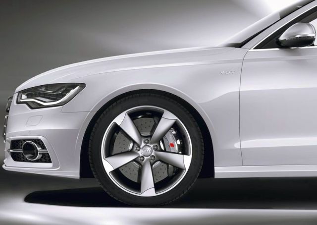 AUDI S6 AVANT white