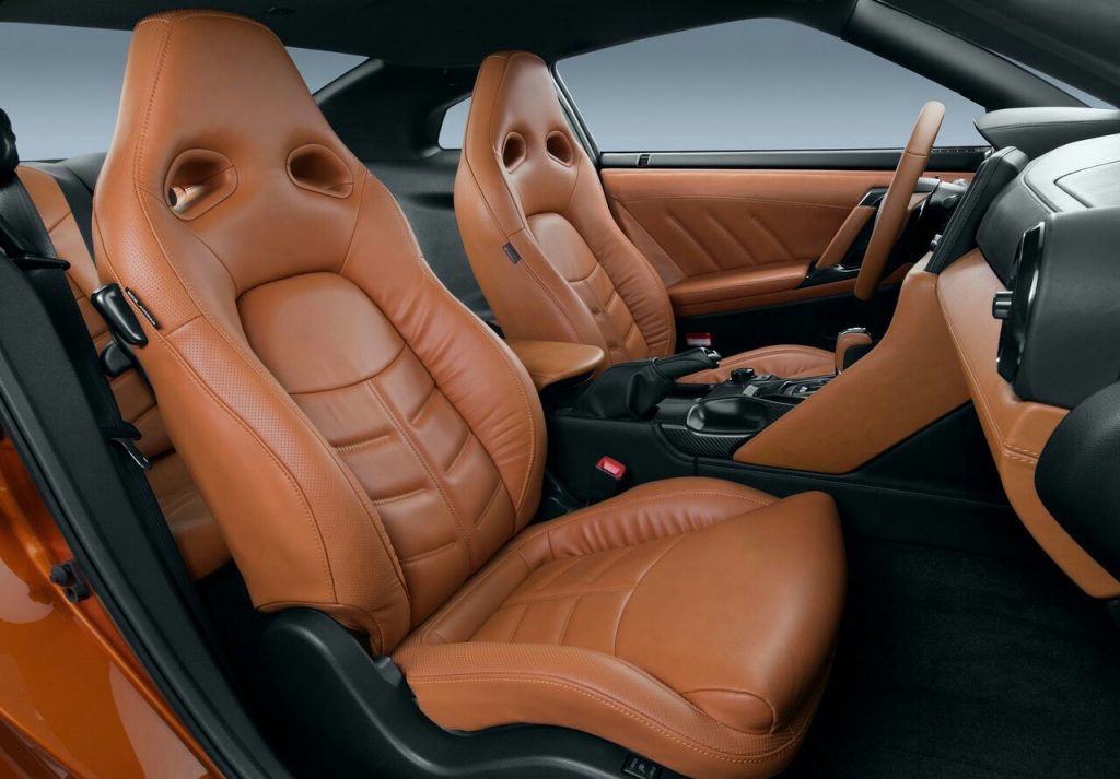 2017 NISSAN GT-R