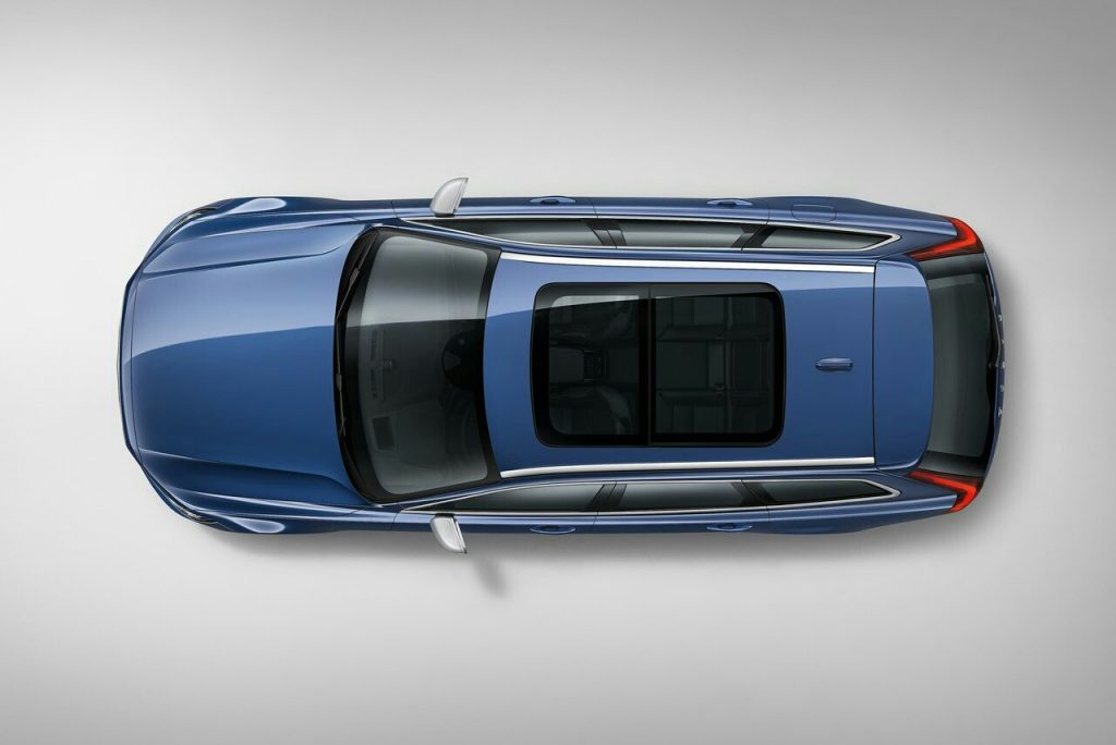 2017 VOLVO V90