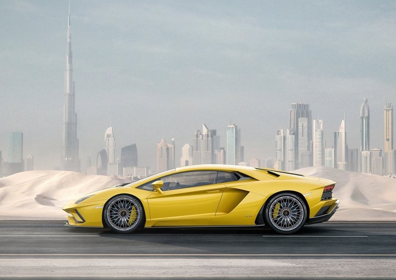 LAMBORGHINI AVENTADOR