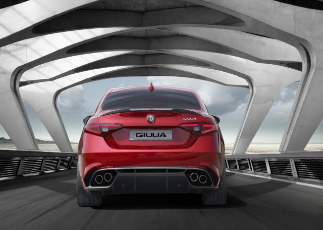 2016_ALFA_ROMEO_GIULIA_pic-8