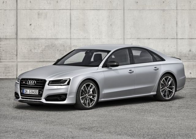 2016_AUDI_S8_PLUS_pic-2