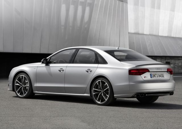 2016_AUDI_S8_PLUS_pic-4