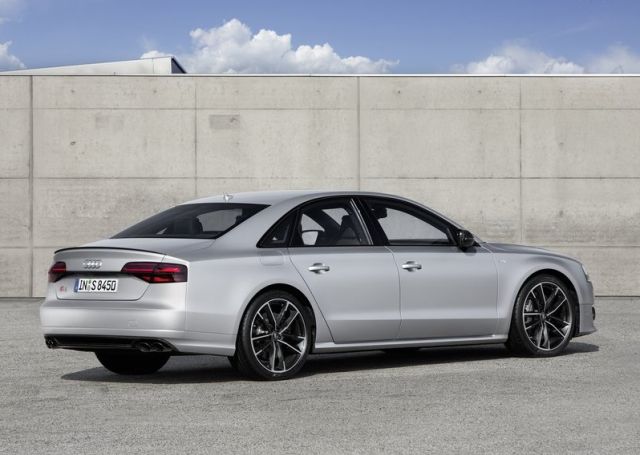 2016_AUDI_S8_PLUS_pic-5