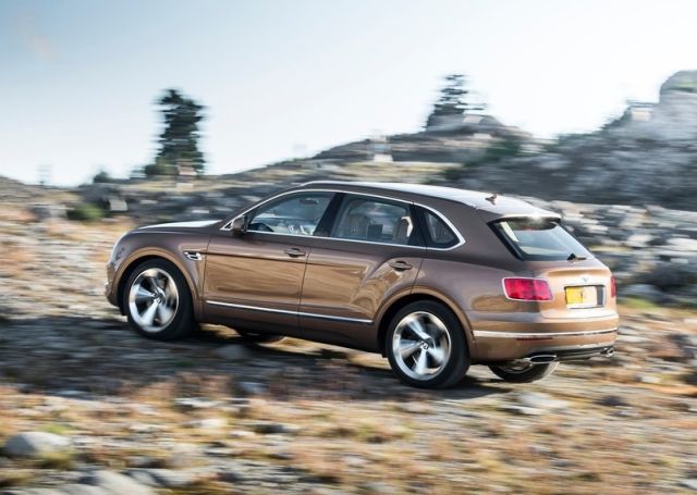 2016_BENTLEY_BENTAYGA_pic-8