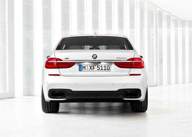 2016_BMW_7_series_pic-4