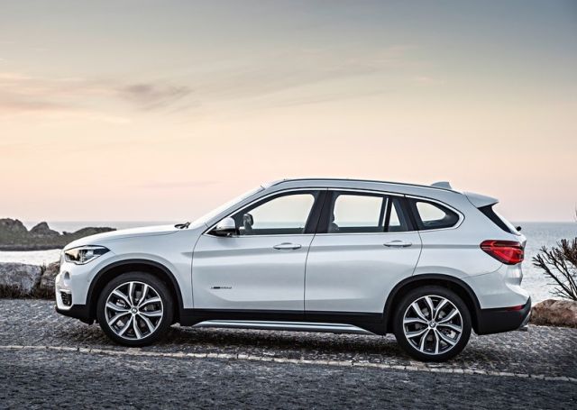 2016_BMW_X1_pic-4