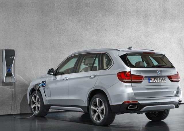 2016_BMW_X5_xDrive40e_pic-2