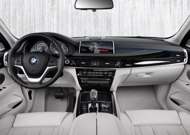 2016_BMW_X5_xDrive40e_pic-7