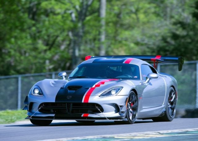 2016_DODGE_VIPER_ACR_pic-1