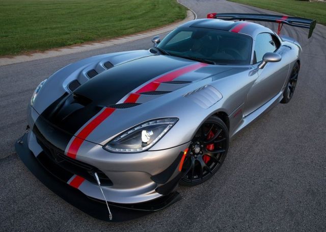 2016_DODGE_VIPER_ACR_pic-2