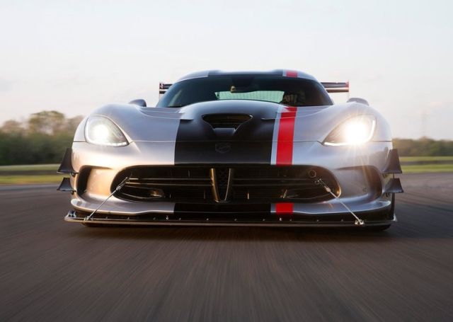 2016_DODGE_VIPER_ACR_pic-7