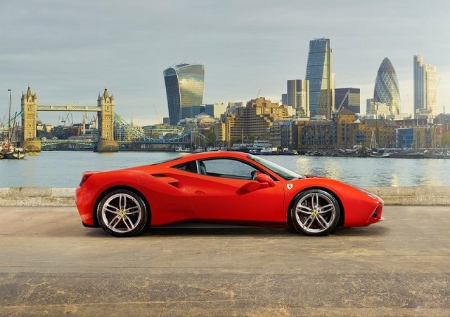 2016_FERRARI_488_GTB_pic-12