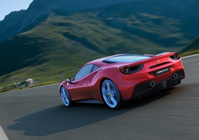 2016_FERRARI_488_GTB_pic-13