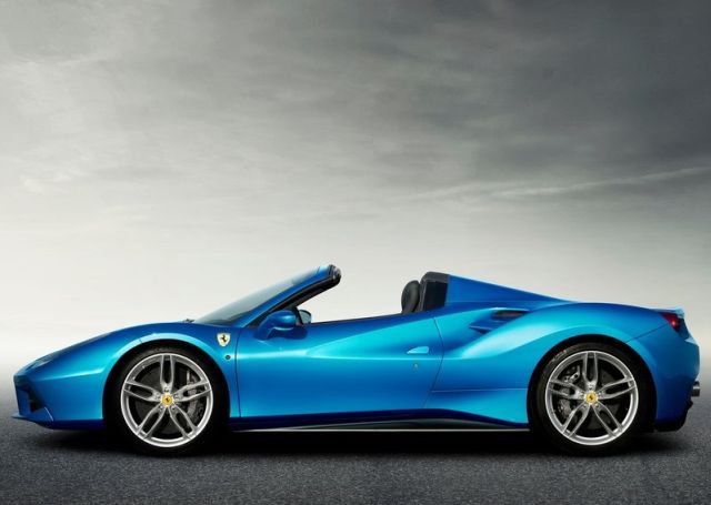 2016_FERRARI_488_SPIDER_pic-2