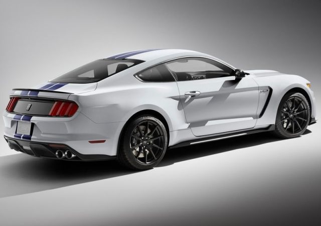 2016_FORD_MUSTANG_SHELBY-GT350_pic-3