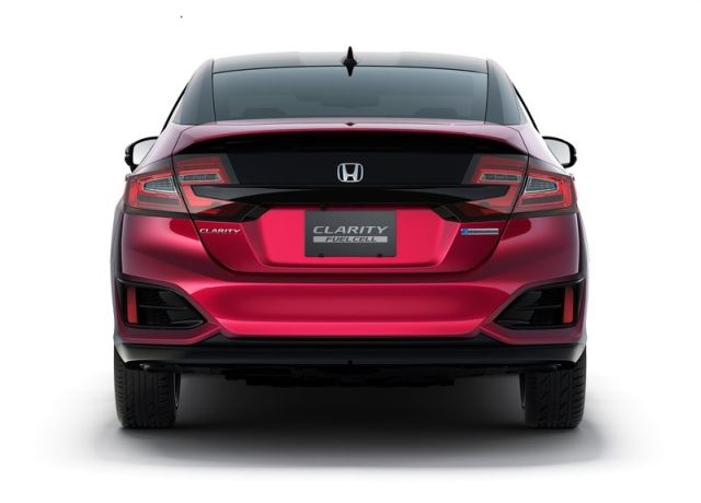 2016_HONDA_CLARITY_FUEL_CELL_pic-5