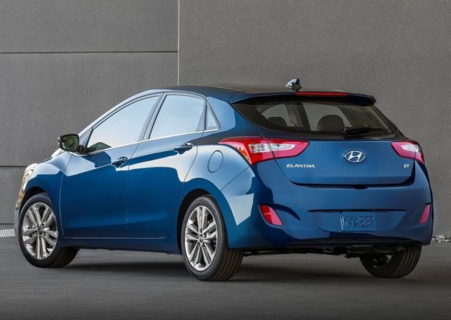 2016_HYUNDAI_ELANTRA_GT_pic-3