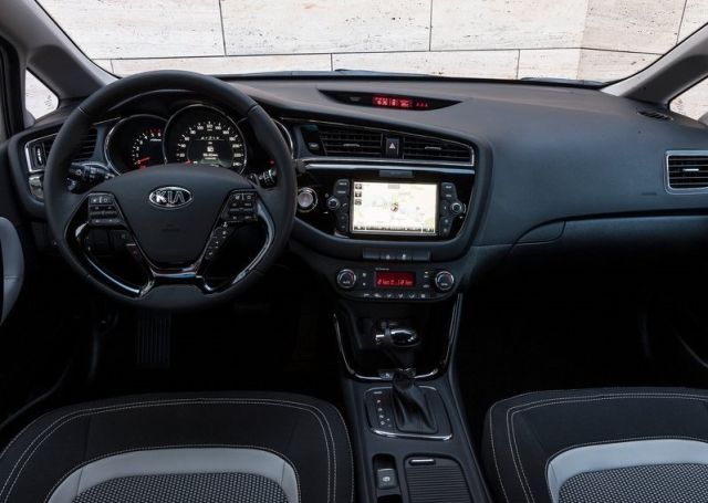 2016_KIA_CEED_pic-8