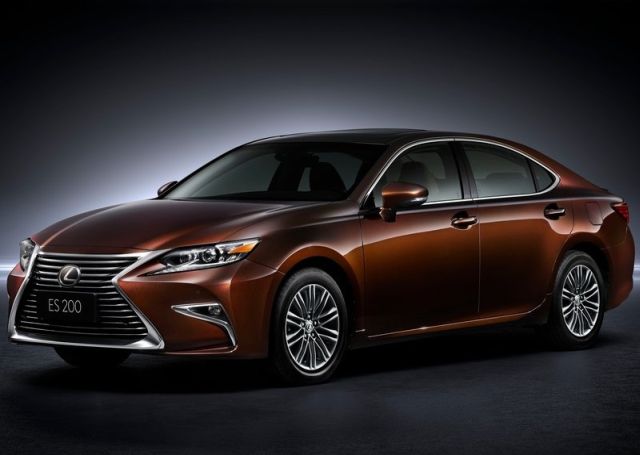 2016 LEXUS ES