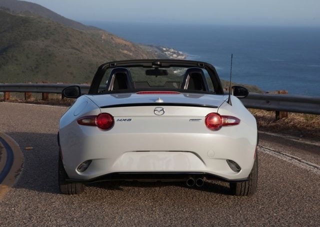 2016_MAZDA_MX-5_CLUB_pic-2