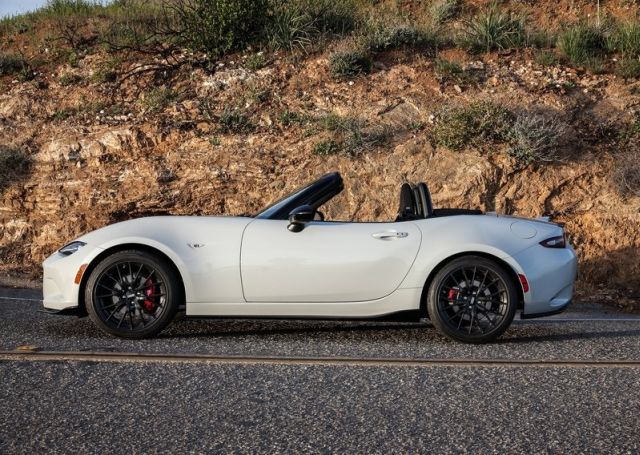 2016_MAZDA_MX-5_CLUB_pic-5